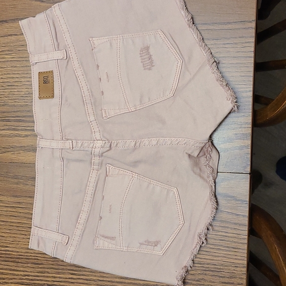 SHORTS - Picture 2 of 4